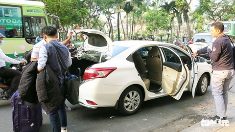 Uber, Grab không nộp thuế đầy đủ, mời ra khỏi Việt Nam - Ảnh 3. Uber, Grab không nộp thuế đầy đủ, mời ra khỏi Việt Nam - Ảnh 3.