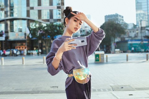 Bí quyết selfie đẹp như siêu mẫu Thùy Dương - Ảnh 2. Bí quyết selfie đẹp như siêu mẫu Thùy Dương - Ảnh 2.