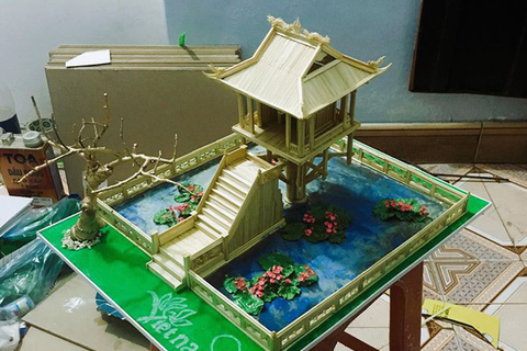 Nam sinh Vĩnh Phúc tặng quà làm từ tăm tre cho Đại sứ quán Pháp - Ảnh 1. Nam sinh Vĩnh Phúc tặng quà làm từ tăm tre cho Đại sứ quán Pháp - Ảnh 1.