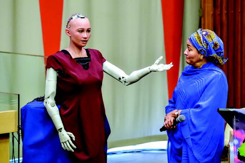 Robot Sophia còn biết nói cảm ơn, con người thì sao? - Ảnh 1. Robot Sophia còn biết nói cảm ơn, con người thì sao? - Ảnh 1.