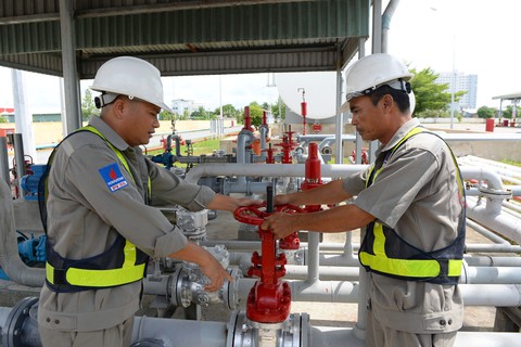 Xăng A95 tăng giá, xăng E5 nơi có nơi chưa - Ảnh 1. Xăng A95 tăng giá, xăng E5 nơi có nơi chưa - Ảnh 1.