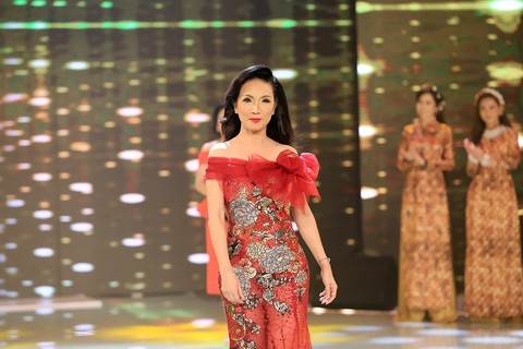 Duyên dáng bolero - khi thi ca hát như thi hoa hậu - Ảnh 4. Duyên dáng bolero - khi thi ca hát như thi hoa hậu - Ảnh 4.