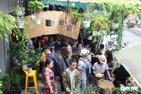 Phiên chợ Người yêu cũ bán đồ tái chế hút bạn trẻ Sài Gòn - Ảnh 2. Phiên chợ Người yêu cũ bán đồ tái chế hút bạn trẻ Sài Gòn - Ảnh 2.