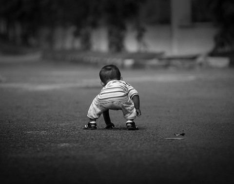 Cú ngã đầu đời và cách dạy con khác người của bà mẹ trẻ - Ảnh 1. Cú ngã đầu đời và cách dạy con khác người của bà mẹ trẻ - Ảnh 1.