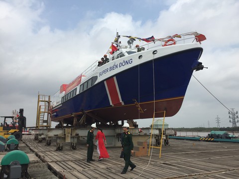 Đưa vào sử dụng tàu chở khách hiện đại nhất đảo Lý Sơn - Ảnh 1. Đưa vào sử dụng tàu chở khách hiện đại nhất đảo Lý Sơn - Ảnh 1.