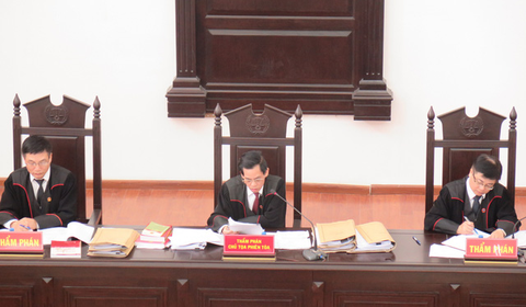 Siết chặt an ninh phiên xử phúc thẩm cựu ĐBQH Châu Thị Thu Nga - Ảnh 2. Siết chặt an ninh phiên xử phúc thẩm cựu ĐBQH Châu Thị Thu Nga - Ảnh 2.