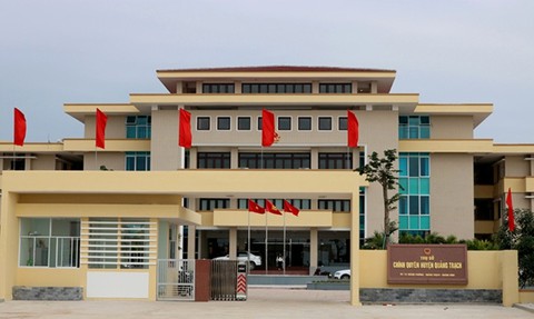 Xác minh việc nhiều người thân bí thư huyện ủy làm quan - Ảnh 1. Xác minh việc nhiều người thân bí thư huyện ủy làm quan - Ảnh 1.