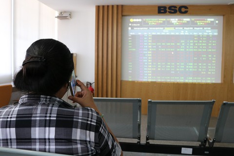 Trưa 10-4, chứng khoán đảo chiều, thị trường bốc hơi 20.000 tỉ - Ảnh 1. Trưa 10-4, chứng khoán đảo chiều, thị trường bốc hơi 20.000 tỉ - Ảnh 1.