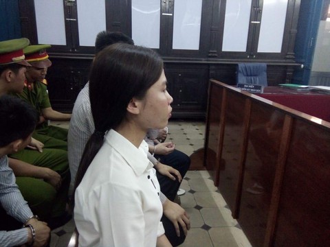 Đình chỉ xử phúc thẩm vụ cô gái đâm chết kẻ sàm sỡ mình - Ảnh 1. Đình chỉ xử phúc thẩm vụ cô gái đâm chết kẻ sàm sỡ mình - Ảnh 1.