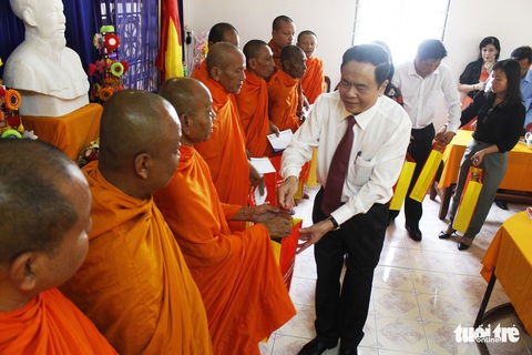 Ban bí thư rất quan tâm đến đời sống cộng đồng dân tộc Khmer - Ảnh 1. Ban bí thư rất quan tâm đến đời sống cộng đồng dân tộc Khmer - Ảnh 1.