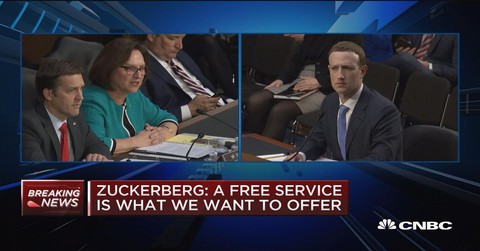 Hình ảnh biết nói trong phiên điều trần của ông chủ Facebook - Ảnh 9. Hình ảnh biết nói trong phiên điều trần của ông chủ Facebook - Ảnh 9.