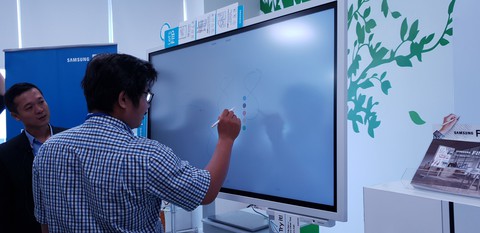 Samsung ra mắt bảng điện tử Samsung Flip - Ảnh 1. Samsung ra mắt bảng điện tử Samsung Flip - Ảnh 1.