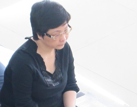 Bà Nga là đại biểu Quốc hội nên bị hại mới tin và ‘mua nhà trên giấy’ - Ảnh 1. Bà Nga là đại biểu Quốc hội nên bị hại mới tin và ‘mua nhà trên giấy’ - Ảnh 1.