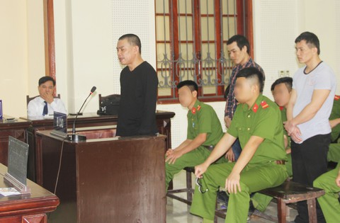 Buôn 20 bánh heroin xuyên biên giới, hai người lĩnh án tử - Ảnh 1. Buôn 20 bánh heroin xuyên biên giới, hai người lĩnh án tử - Ảnh 1.