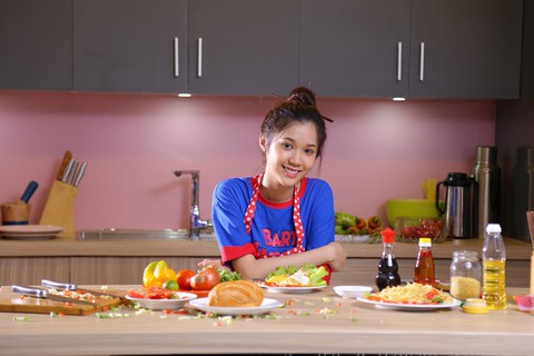Hạ cuối tình đầu giống Em chưa 18 bao nhiêu phần trăm? - Ảnh 9. Hạ cuối tình đầu giống Em chưa 18 bao nhiêu phần trăm? - Ảnh 9.