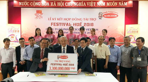 Acecook Việt Nam ký kết hợp đồng tài trợ Festival Huế 2018 - Ảnh 1. Acecook Việt Nam ký kết hợp đồng tài trợ Festival Huế 2018 - Ảnh 1.
