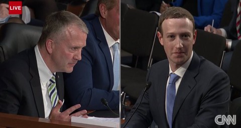 Hình ảnh biết nói trong phiên điều trần của ông chủ Facebook - Ảnh 12. Hình ảnh biết nói trong phiên điều trần của ông chủ Facebook - Ảnh 12.