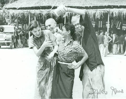 Người Thái ăn tết té nước Song Kran thuở còn toàn đi xe đạp - Ảnh 6. Người Thái ăn tết té nước Song Kran thuở còn toàn đi xe đạp - Ảnh 6.