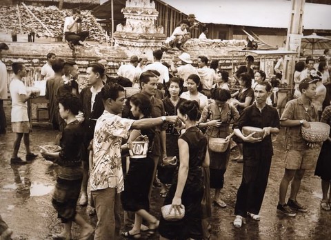 Người Thái ăn tết té nước Song Kran thuở còn toàn đi xe đạp - Ảnh 10. Người Thái ăn tết té nước Song Kran thuở còn toàn đi xe đạp - Ảnh 10.
