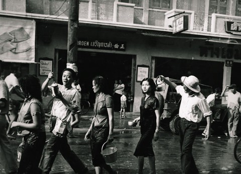 Người Thái ăn tết té nước Song Kran thuở còn toàn đi xe đạp - Ảnh 9. Người Thái ăn tết té nước Song Kran thuở còn toàn đi xe đạp - Ảnh 9.