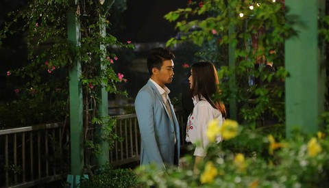 Hạ cuối tình đầu giống Em chưa 18 bao nhiêu phần trăm? - Ảnh 4. Hạ cuối tình đầu giống Em chưa 18 bao nhiêu phần trăm? - Ảnh 4.