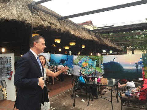 Giới trẻ Hà Nội hưởng ứng chiến dịch loại bỏ rác thải nhựa - Ảnh 1. Giới trẻ Hà Nội hưởng ứng chiến dịch loại bỏ rác thải nhựa - Ảnh 1.