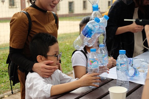Giới trẻ Hà Nội hưởng ứng chiến dịch loại bỏ rác thải nhựa - Ảnh 3. Giới trẻ Hà Nội hưởng ứng chiến dịch loại bỏ rác thải nhựa - Ảnh 3.
