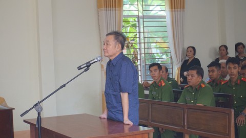 Dùng súng đe dọa nhân viên, chủ hãng nước đá lãnh 2,5 năm tù - Ảnh 1. Dùng súng đe dọa nhân viên, chủ hãng nước đá lãnh 2,5 năm tù - Ảnh 1.