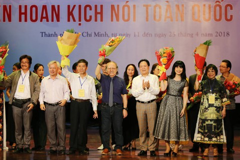 Hồng Vân, Chí Trung, Hoài Linh, Xuân Bắc... dự Liên hoan Kịch nói - Ảnh 2. Hồng Vân, Chí Trung, Hoài Linh, Xuân Bắc... dự Liên hoan Kịch nói - Ảnh 2.