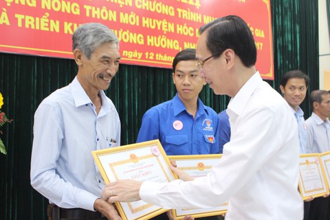 Dân hiến đất xây dựng nông thôn mới - Ảnh 1. Dân hiến đất xây dựng nông thôn mới - Ảnh 1.
