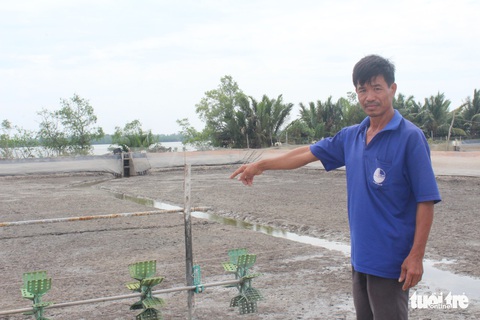 Nghi án hàng xóm bỏ thuốc sâu phá hoại đầm tôm - Ảnh 1. Nghi án hàng xóm bỏ thuốc sâu phá hoại đầm tôm - Ảnh 1.