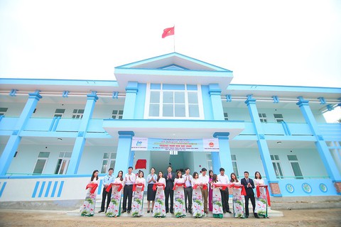Chubb Life Việt Nam trao tặng trường học mới tại Quảng Bình - Ảnh 1. Chubb Life Việt Nam trao tặng trường học mới tại Quảng Bình - Ảnh 1.