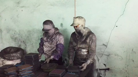 Nghi án thuốc ung thư từ bột than tre: Bắt giám đốc Công ty Vinaca - Ảnh 2. Nghi án thuốc ung thư từ bột than tre: Bắt giám đốc Công ty Vinaca - Ảnh 2.