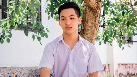 Điểm 10 văn của chàng trai từng sợ… môn văn - Ảnh 1. Điểm 10 văn của chàng trai từng sợ… môn văn - Ảnh 1.