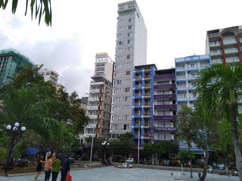 Hàng loạt khách sạn ở Nha Trang không an toàn vẫn đón khách - Ảnh 1. Hàng loạt khách sạn ở Nha Trang không an toàn vẫn đón khách - Ảnh 1.