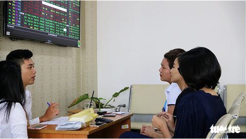 Thị trường chứng khoán vẫn ảm đạm vào ngày cuối tuần - Ảnh 1. Thị trường chứng khoán vẫn ảm đạm vào ngày cuối tuần - Ảnh 1.