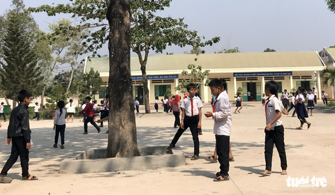 Phụ huynh tố thầy giáo đánh học sinh lớp 1 chảy máu mũi - Ảnh 1. Phụ huynh tố thầy giáo đánh học sinh lớp 1 chảy máu mũi - Ảnh 1.