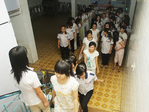 Nội trú như lò rèn, tôi phải chuyển trường cho con - Ảnh 1. Nội trú như lò rèn, tôi phải chuyển trường cho con - Ảnh 1.