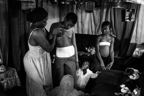 Thế giới qua những bức ảnh xuất sắc của World Press Photo 2018 - Ảnh 12. Thế giới qua những bức ảnh xuất sắc của World Press Photo 2018 - Ảnh 12.