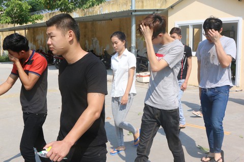Khởi tố 8 đối tượng trong đường dây lừa đảo xuyên quốc gia - Ảnh 1. Khởi tố 8 đối tượng trong đường dây lừa đảo xuyên quốc gia - Ảnh 1.