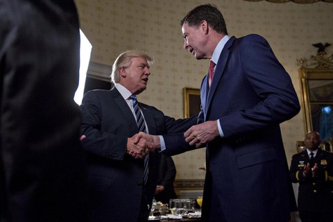 Tổng thống Trump muốn truy tố ông Comey vì cuốn hồi ký - Ảnh 1. Tổng thống Trump muốn truy tố ông Comey vì cuốn hồi ký - Ảnh 1.