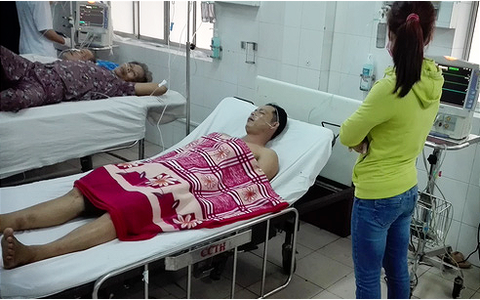 Bắt người đàn ông đâm người tình rồi tự sát bất thành - Ảnh 1. Bắt người đàn ông đâm người tình rồi tự sát bất thành - Ảnh 1.