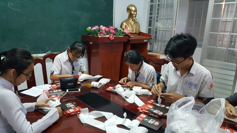 Cả trường giúp học sinh nghèo chống chọi bạo bệnh - Ảnh 1. Cả trường giúp học sinh nghèo chống chọi bạo bệnh - Ảnh 1.
