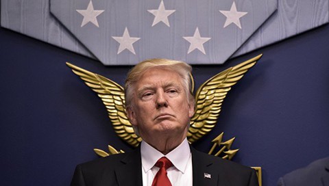 Ông Trump đòi không kích Nga và Iran nhưng bị can ngăn? - Ảnh 1. Ông Trump đòi không kích Nga và Iran nhưng bị can ngăn? - Ảnh 1.