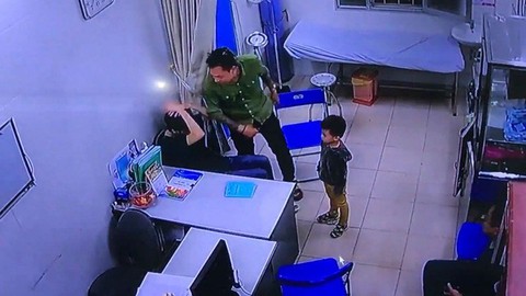 Chủ tịch Hà Nội yêu cầu làm rõ vụ bác sĩ Bệnh viện Xanh Pôn bị đánh - Ảnh 1. Chủ tịch Hà Nội yêu cầu làm rõ vụ bác sĩ Bệnh viện Xanh Pôn bị đánh - Ảnh 1.