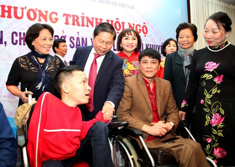 Tuyên dương 48 doanh nhân là người khuyết tật - Ảnh 1. Tuyên dương 48 doanh nhân là người khuyết tật - Ảnh 1.