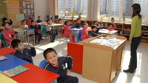 Tây balô vô mánh làm thầy tại Trung Quốc - Ảnh 2. Tây balô vô mánh làm thầy tại Trung Quốc - Ảnh 2.