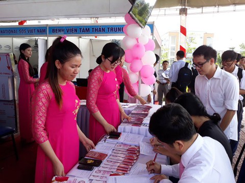 Ngày hội việc làm cho sinh viên y dược - Ảnh 1. Ngày hội việc làm cho sinh viên y dược - Ảnh 1.