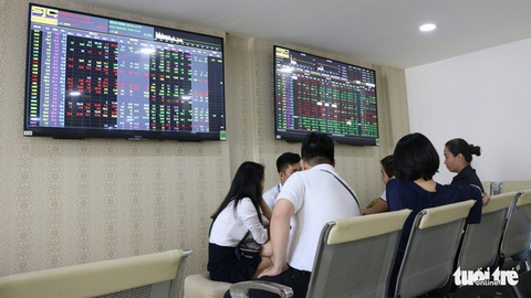 Chứng khoán bốc hơi 67.000 tỉ, chuyên gia nói đừng hoang mang - Ảnh 1. Chứng khoán bốc hơi 67.000 tỉ, chuyên gia nói đừng hoang mang - Ảnh 1.