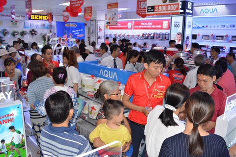 Giả mạo thương hiệu bán lẻ điện máy trong mùa nóng - Ảnh 2. Giả mạo thương hiệu bán lẻ điện máy trong mùa nóng - Ảnh 2.